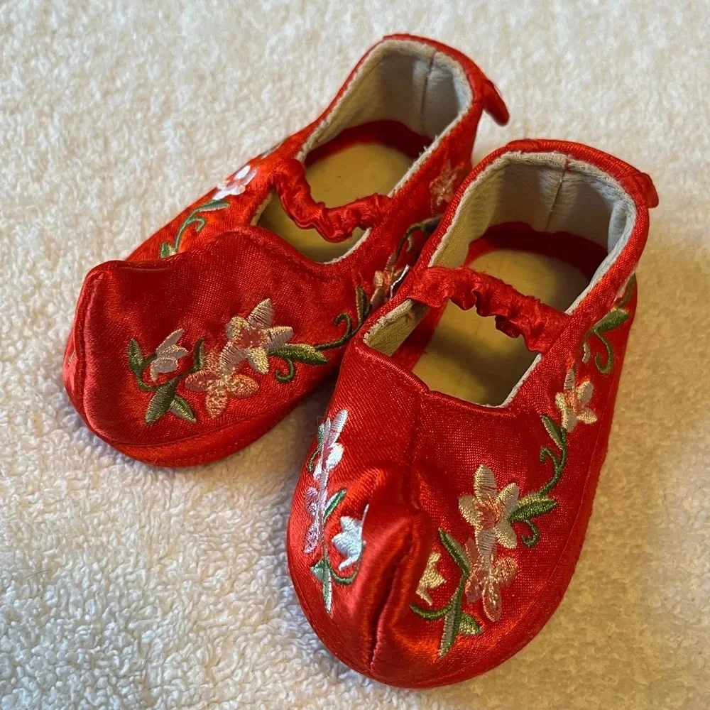 NEW baby shoes, satin red with floral embroidery. Baby size 6-12 months